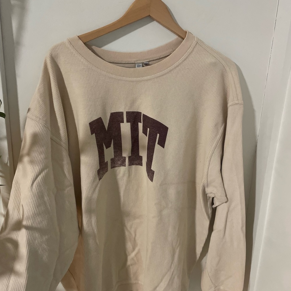 Chicka~d Girls College MIT Crewneck Size XL